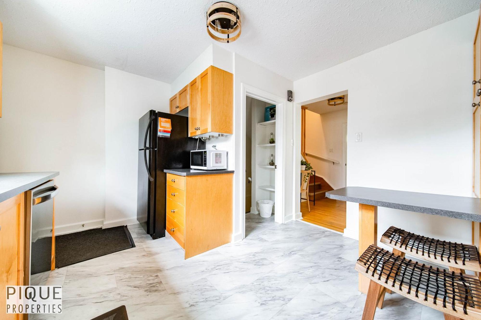 5 Bedroom Nordic Home, Pet Friendly, Garage, Wifi, Foosball! Edmonton Exteriör bild